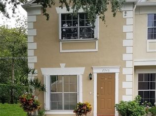 2945 N Cambridge Ln, Hollywood, FL 33026