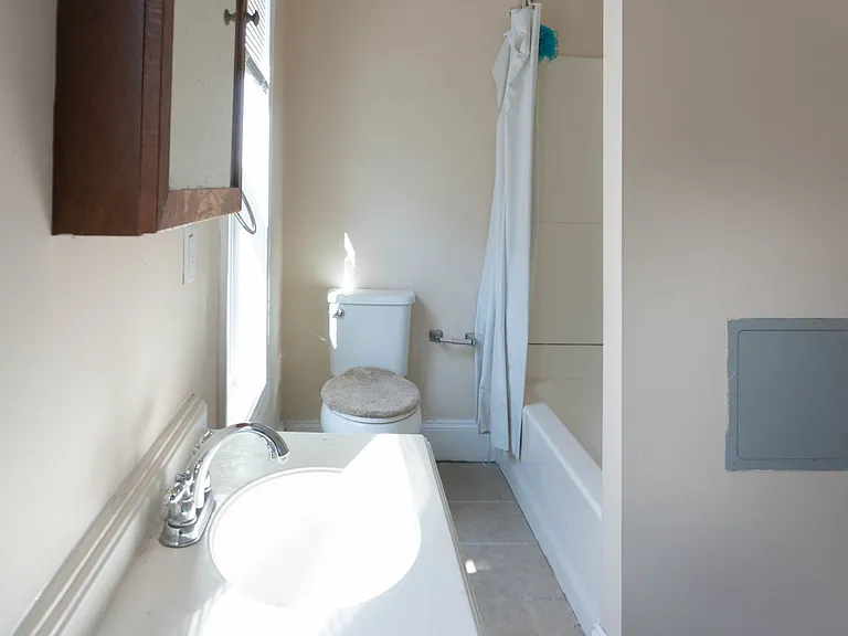 1510 W Dauphin St — Photo 2