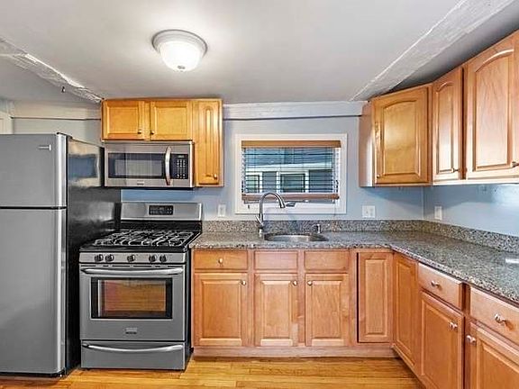 4th image of 14-14 Spring St #R