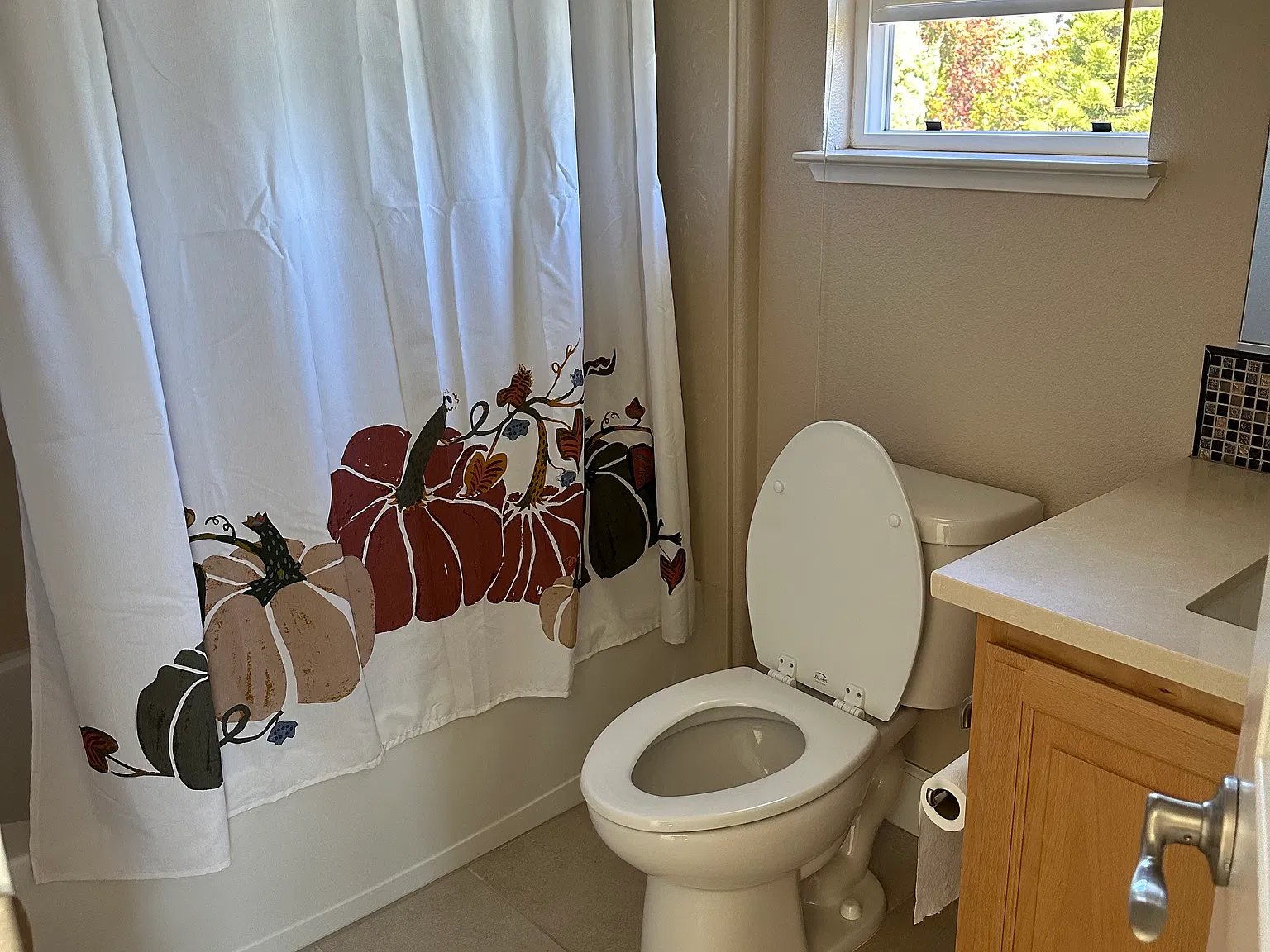 2 bed, 2.5 bath, 1423 sqft, $4,200 — Photo 3