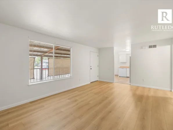 310 Independence Cir #A-d, Phoenix, OR 97535