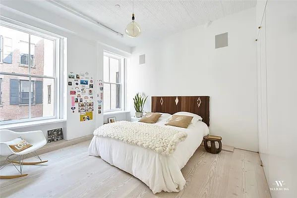 Sold by Warburg | media 50
