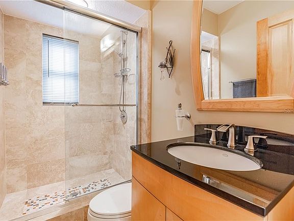 5th image of 207 W Canal Dr