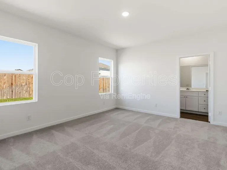 10219 Pine River Dr — Photo 21