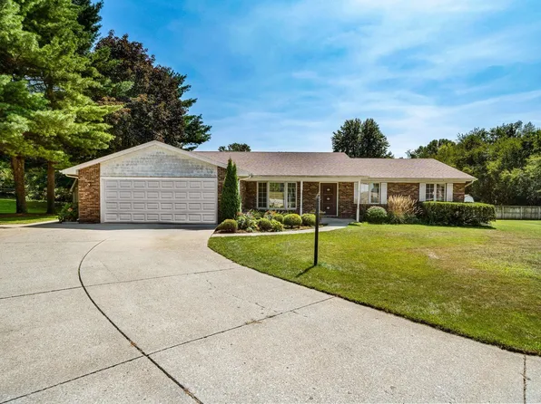 15600 Summerlyn Dr, Granger, IN 46530