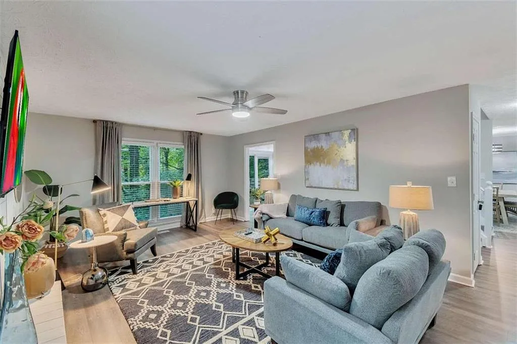 4 bed, 2.5 bath, $5,250 — Photo 3
