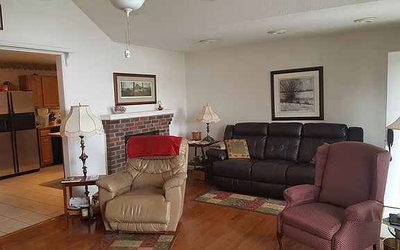 5th image of 203 Pleasant Pine Dr
