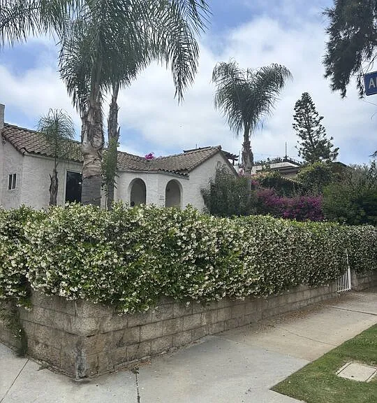 101 N La Peer Dr — Photo 30