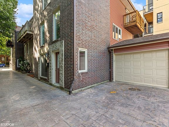 2nd image of 656 W Wellington Ave #C