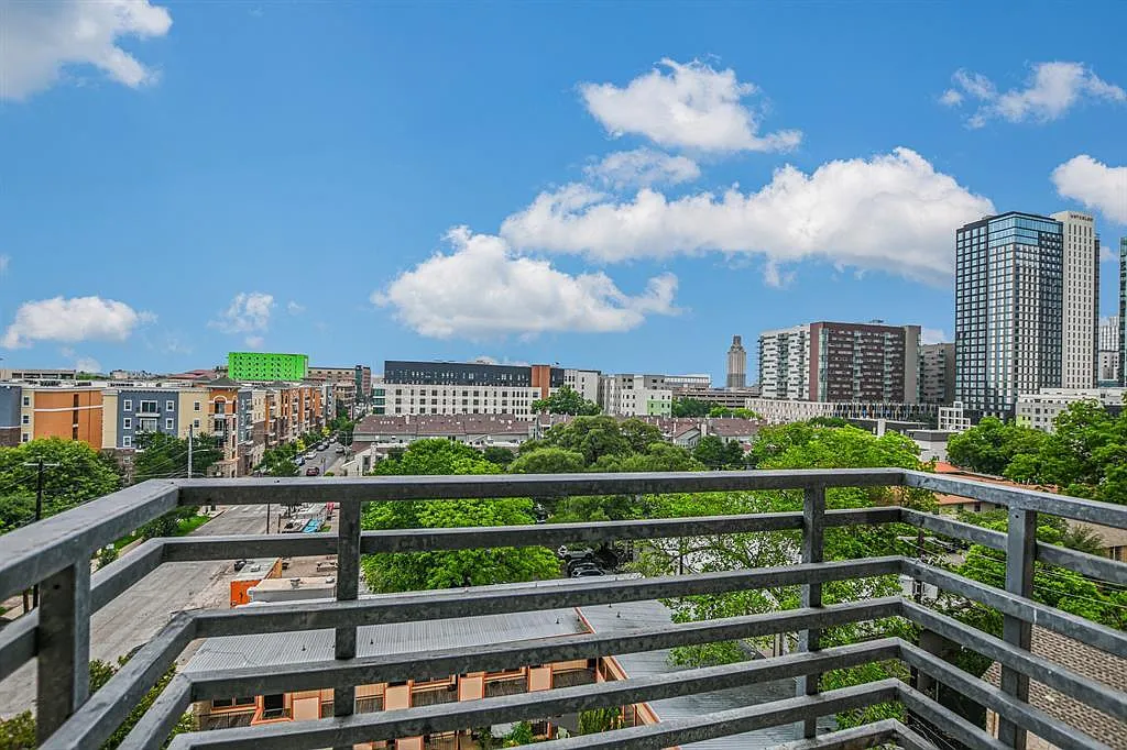 2 bed, 2.0 bath, 1058 sqft, $2,000 — Photo 3