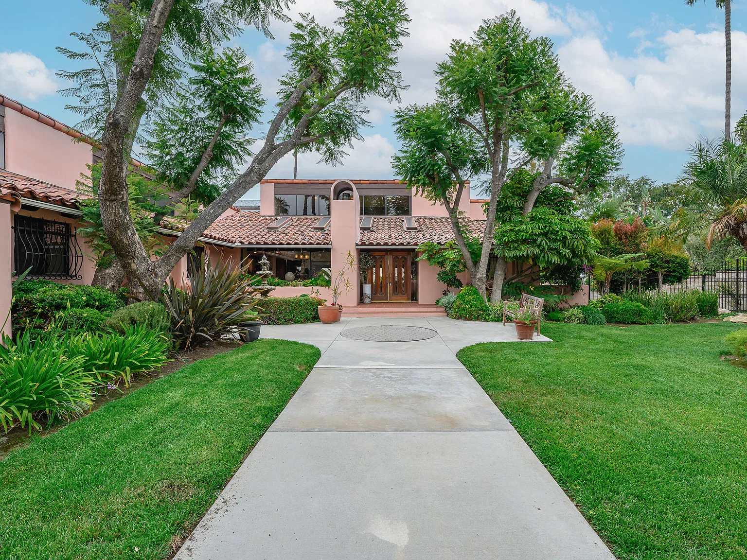 6 bed, 5881 sqft, $9,700 — Photo 4