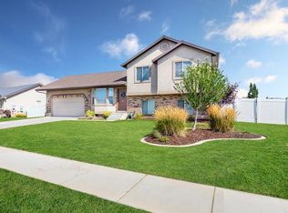 832 W 1090 N, Clinton, UT 84015