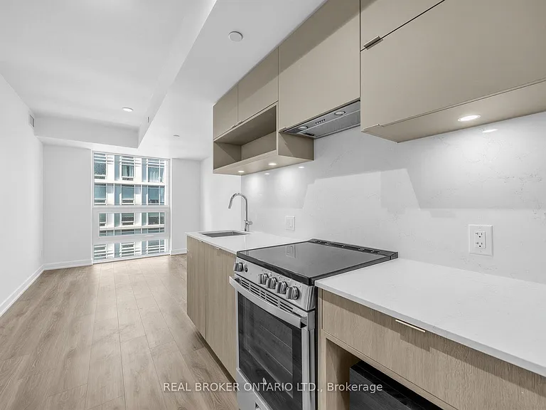 100 Queen St E #1912 — Photo 6