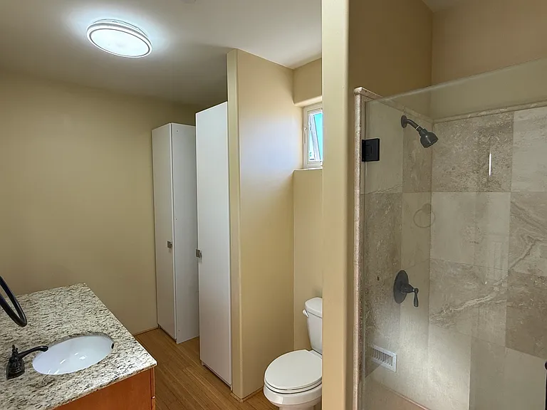 255 W 7th St #16 — Photo 21