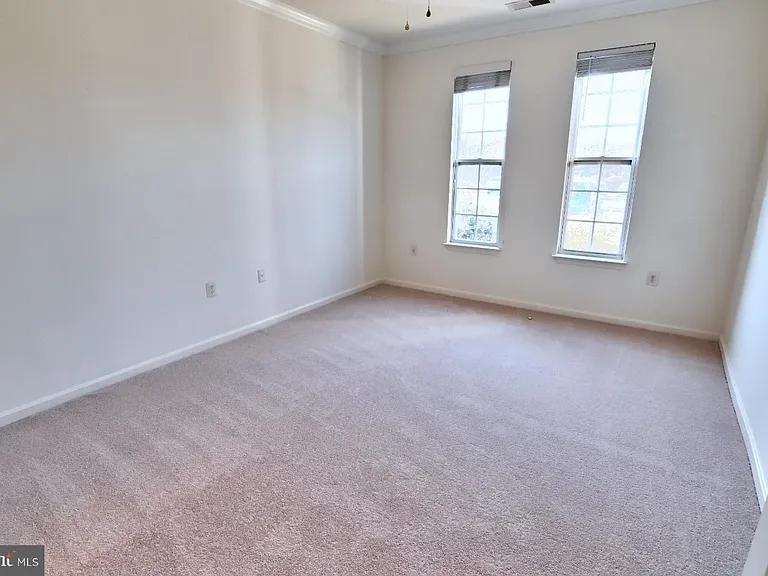 21216 McFadden Sq #108 — Photo 20
