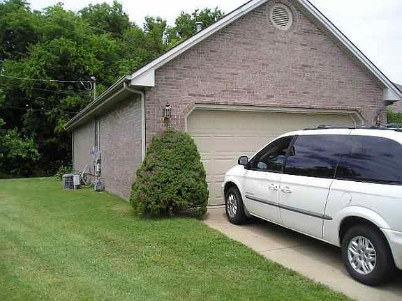 3rd image of 1019 Amberfield Ct