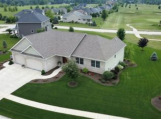 32 Country Club Ct, Le Claire, IA 52753