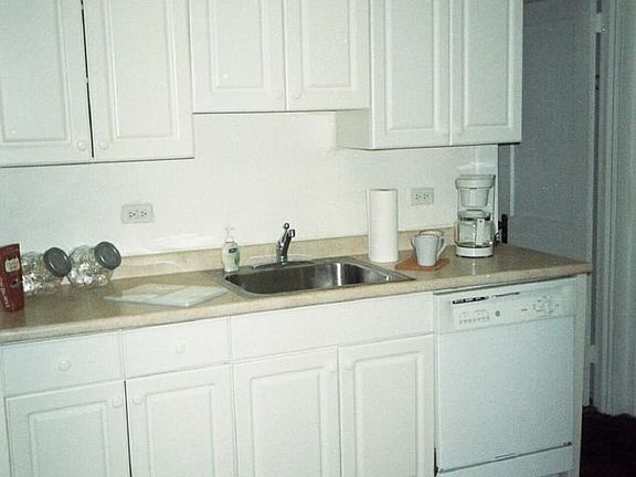 Eat-in Kitchen 