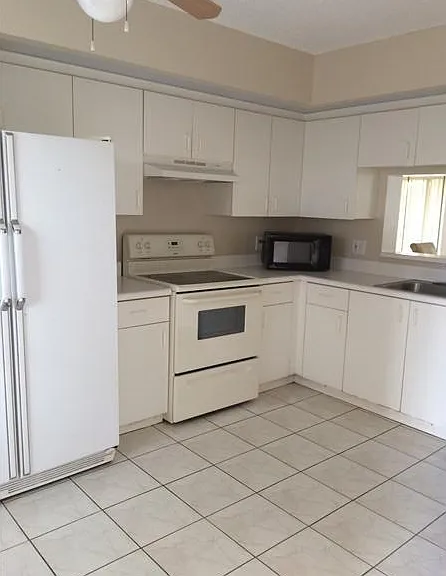701 SW 141st Ave #405R — Photo 1