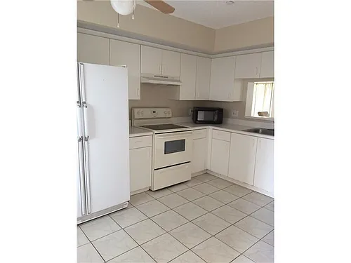 701 SW 141st Ave #405R Photo 1