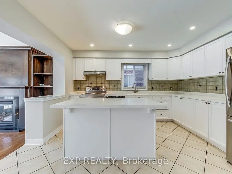 11 Frankfurt St W — Photo 10