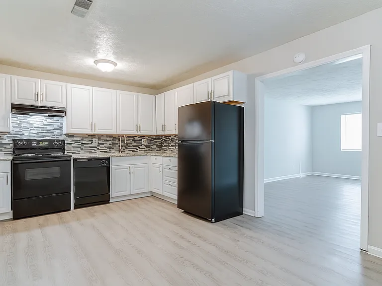 The Life at Arbor Creek Apartments — Photo 43
