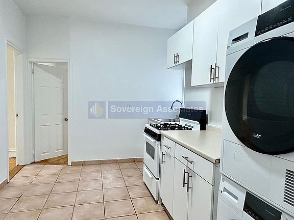 5th image of 209 W 108th St APT 6