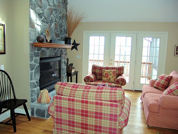 5th image of 186 Day Lily Ct