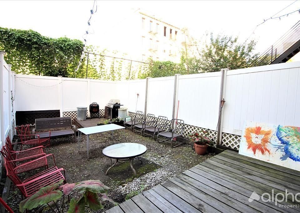 1st image of 161 E 107th St #1G