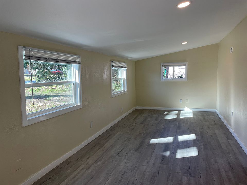 2nd image of 709 Phoenix Ave