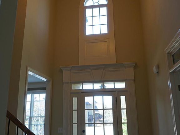 Grand 2-story foyer