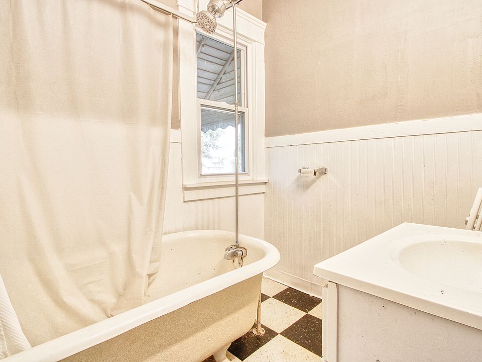 1st image of 170 Esser Ave APT 2