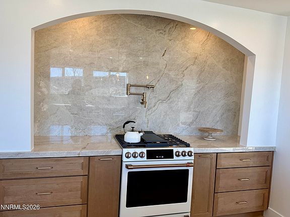 5th image of 680 Rowe Pl