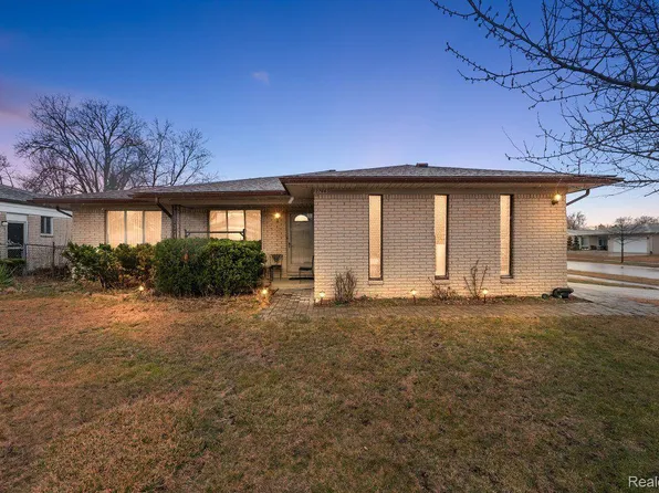 37665 Dartmouth Dr, Sterling Heights, MI 48310