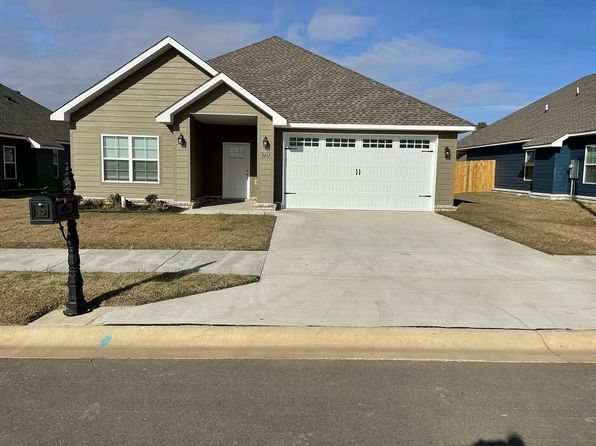 3652 Red Maple Way