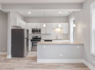 857 N Hoyne, Chicago, IL 60622