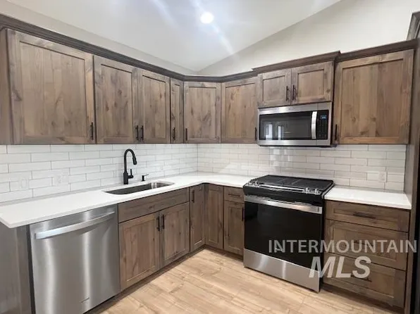 818 N 5th St, Nyssa, OR 97913