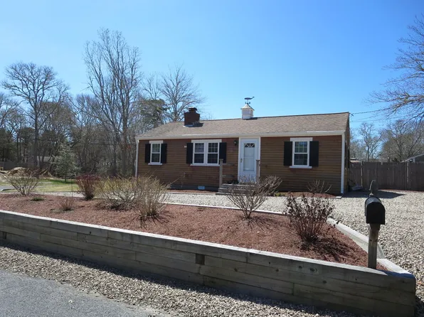 37 Wedgemere Rd, West Yarmouth, MA 02673