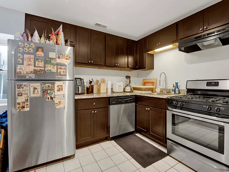 1914 W Henderson St #CH — Photo 6