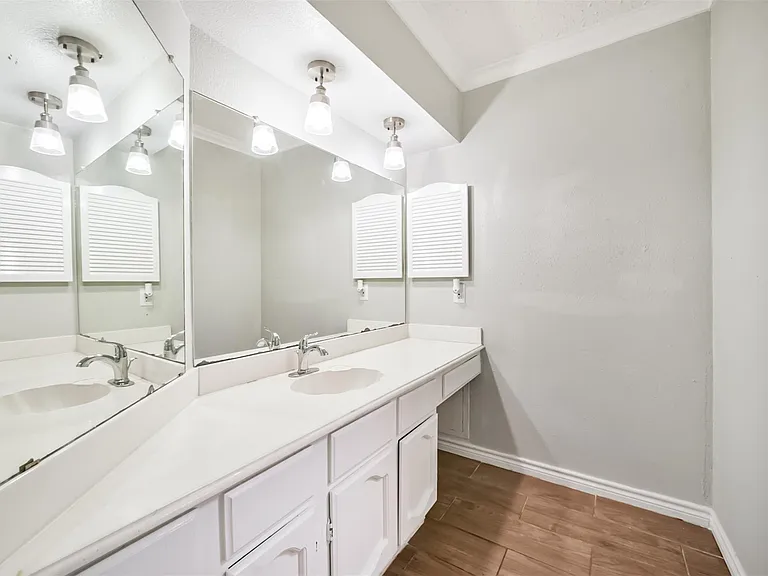 22203 Fincastle Dr — Photo 32