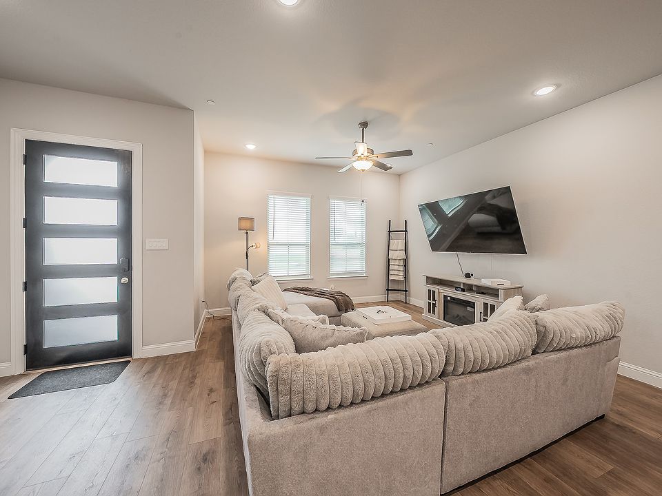 1st image of 12933 Couture Dr