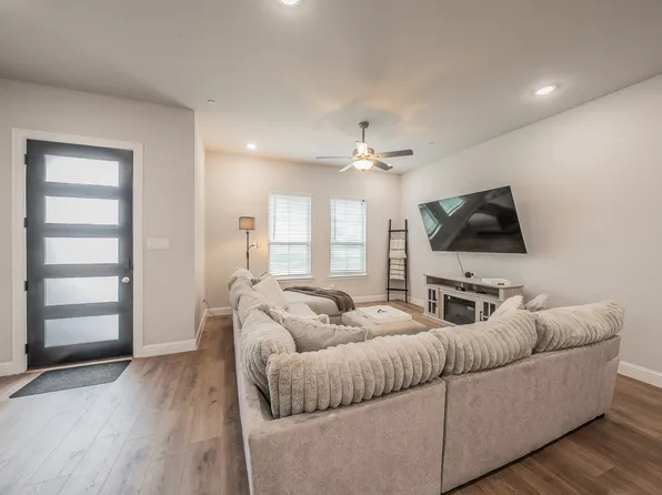 12933 Couture Dr, Farmers Branch, TX 75234