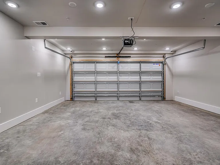 6100 Northwest Dr #1 — Photo 16