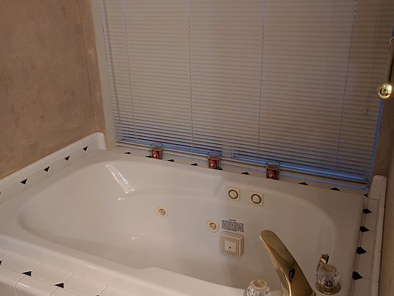 Jetted tub in Master Bath