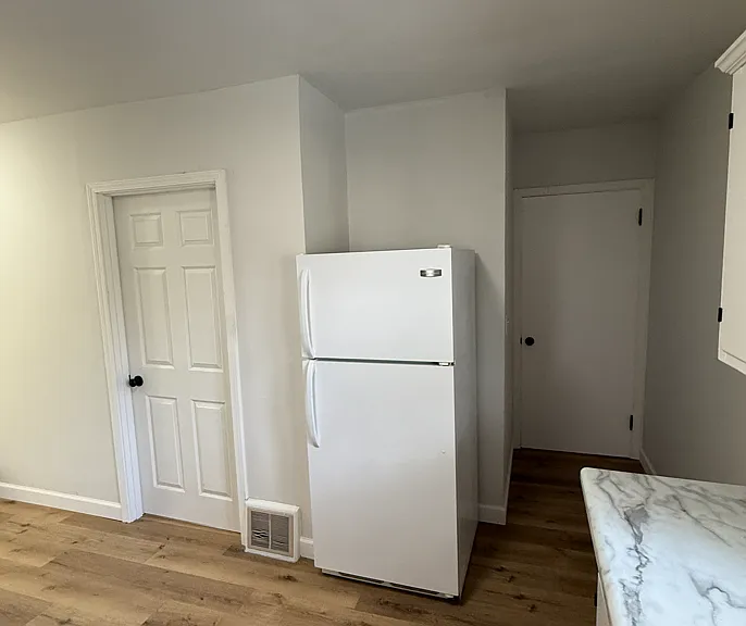 2611 W Highland Ave — Photo 10