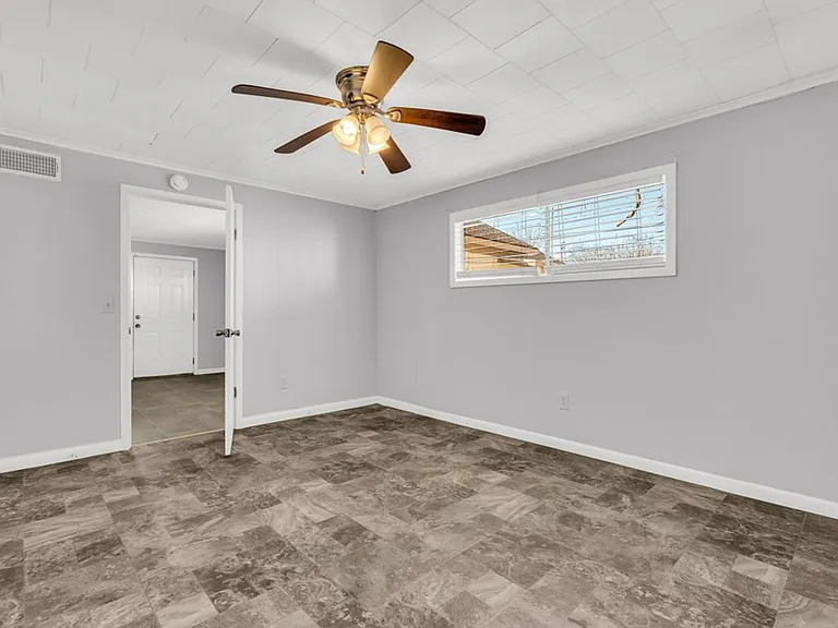654A W Main St — Photo 10