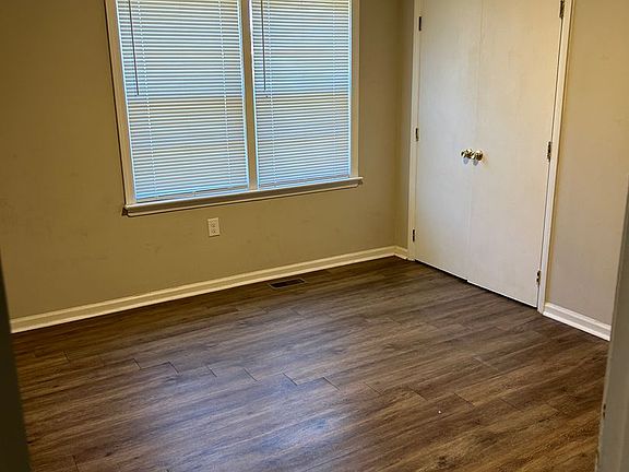 3rd image of 1017 Hazelwood Dr
