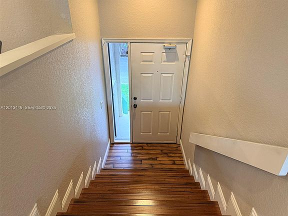 4th image of 21 Lexington Ln W APT H