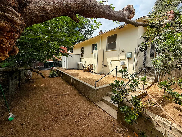 382 Mariposa Ave — Photo 11