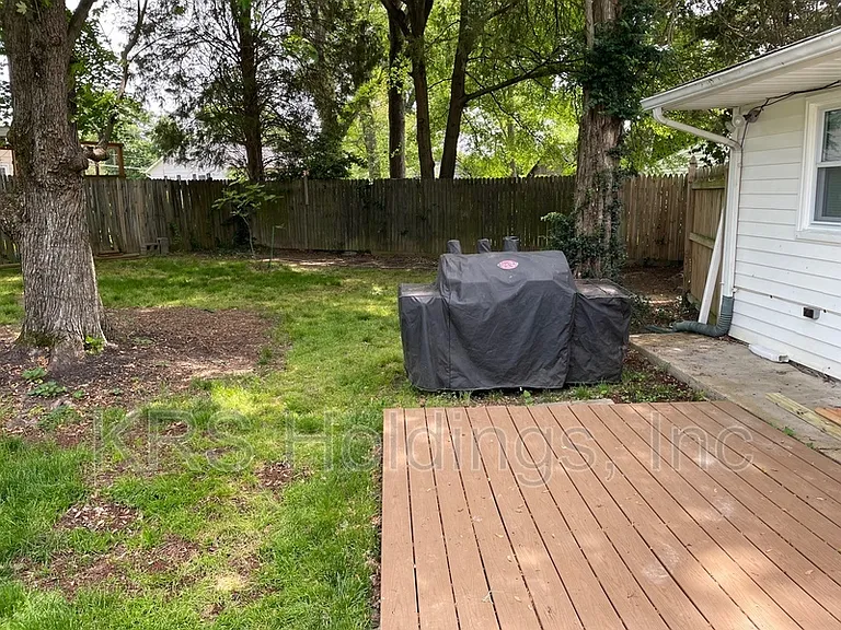 8011 Beckner Ct — Photo 17